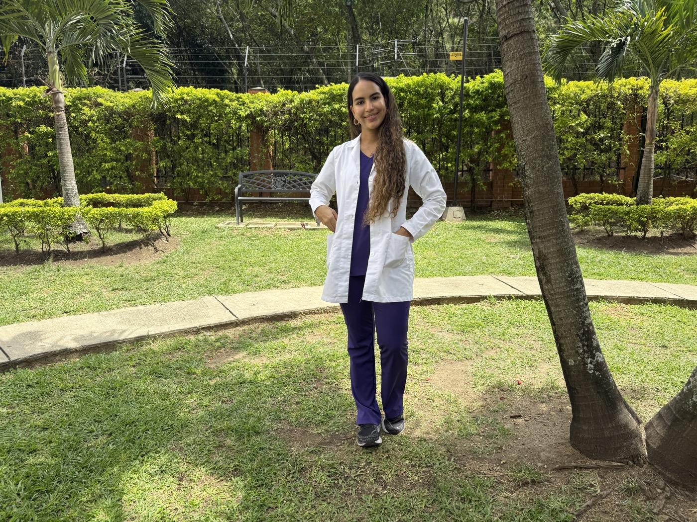 Dra. Michel Ewonds, pediatra, en consulta